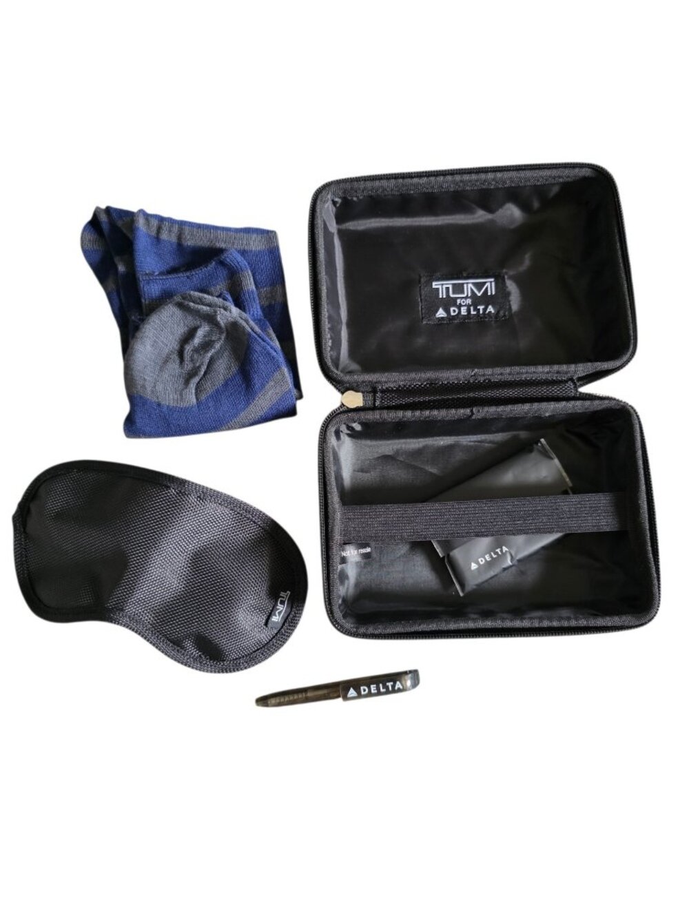TUMI Delta Amenity Travel Bag Hard Shell Toiletry Kit Case Black 7"x5"x2.5"